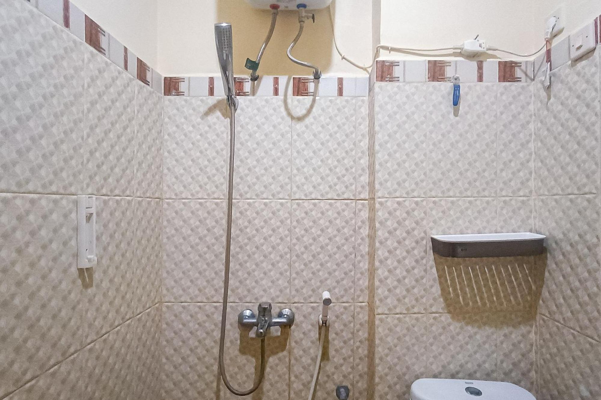 Reddoorz At Senaz Guesthouse מטאראם מראה חיצוני תמונה
