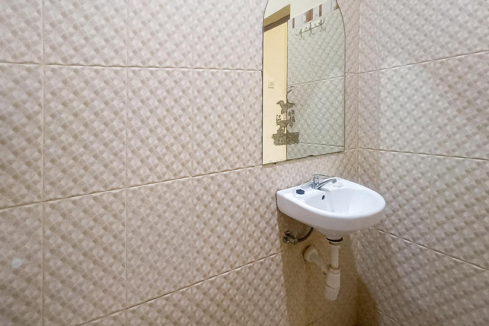Reddoorz At Senaz Guesthouse מטאראם מראה חיצוני תמונה