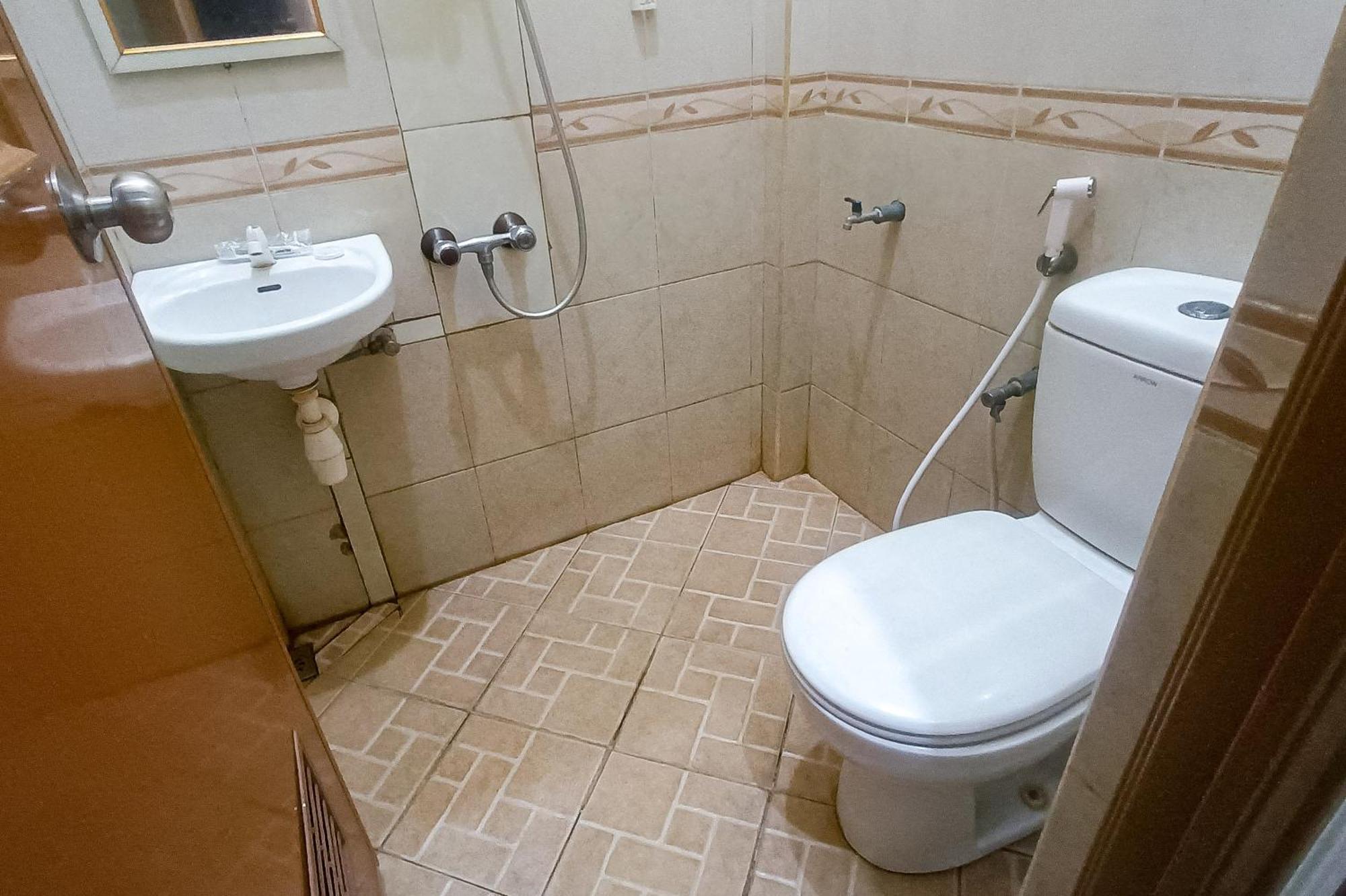 Reddoorz At Senaz Guesthouse מטאראם מראה חיצוני תמונה