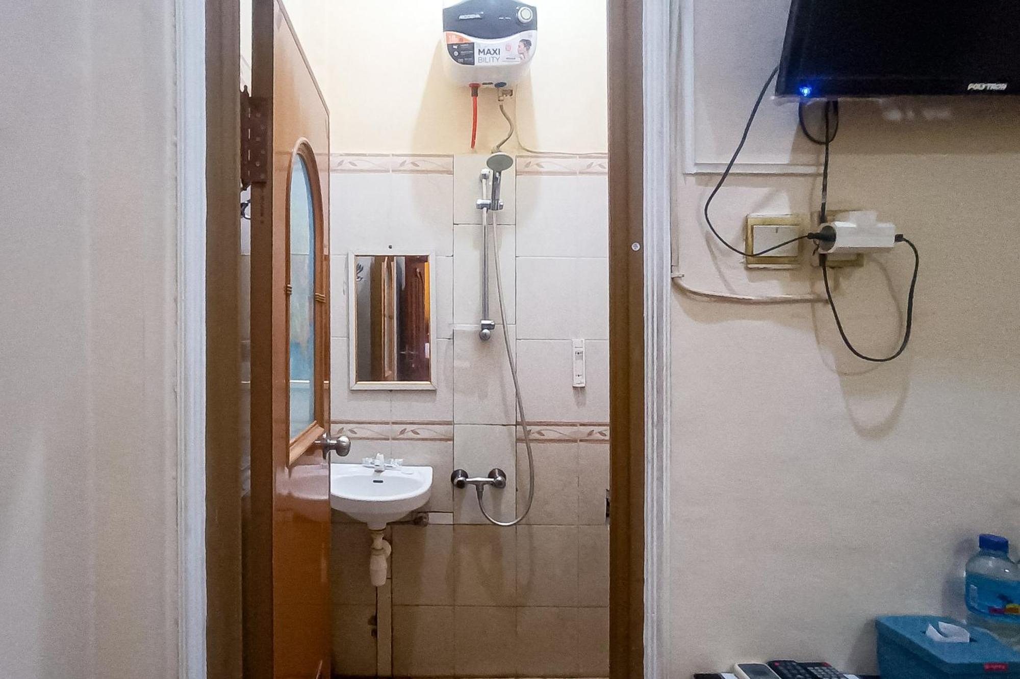 Reddoorz At Senaz Guesthouse מטאראם מראה חיצוני תמונה