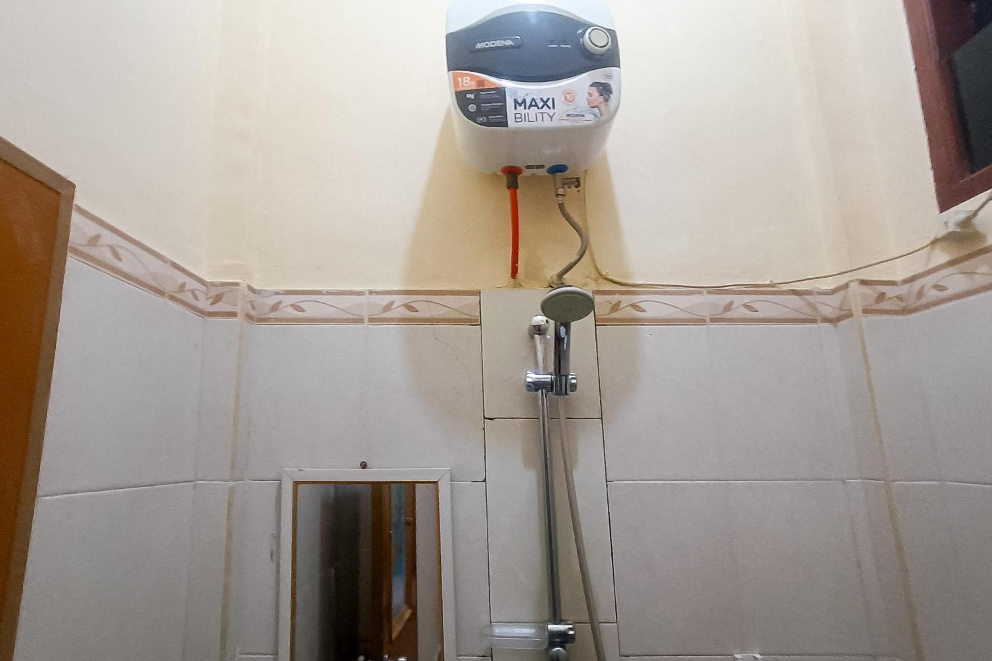 Reddoorz At Senaz Guesthouse מטאראם מראה חיצוני תמונה